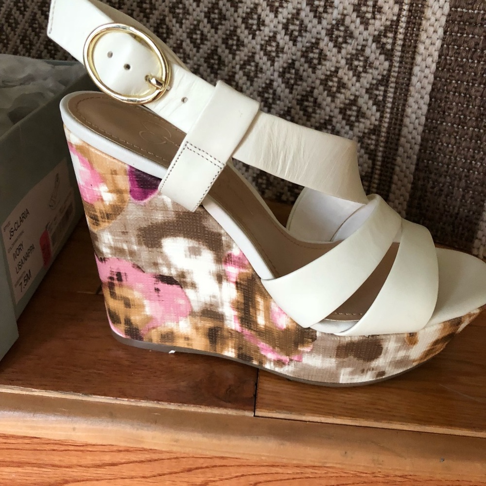 Jessica Simpson size7.5